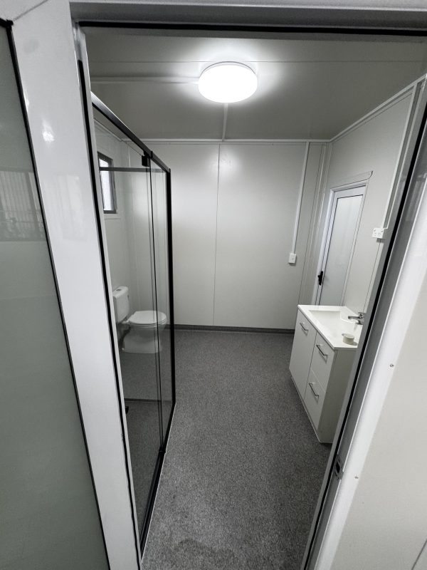 Delta Cabin Bathroom 8