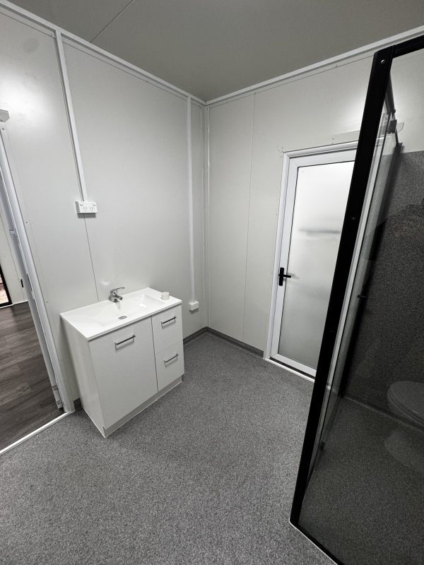 Delta Cabin bathroom 6